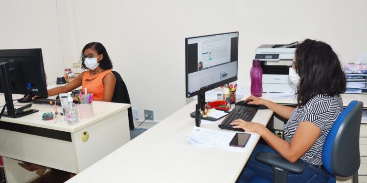 Salário dos servidores será pago em dia com reajuste de 5 por cento