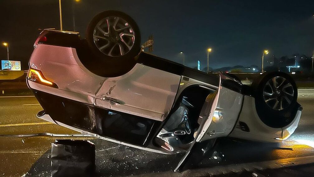 Paula Fernandes capota carro em SP: ‘Só sei que eu tô viva e que ontem eu renasci’
