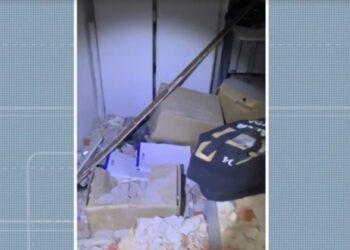 Homem é preso após arrombar agência bancária no interior da BA; suspeito invadiu local por imóvel vizinho