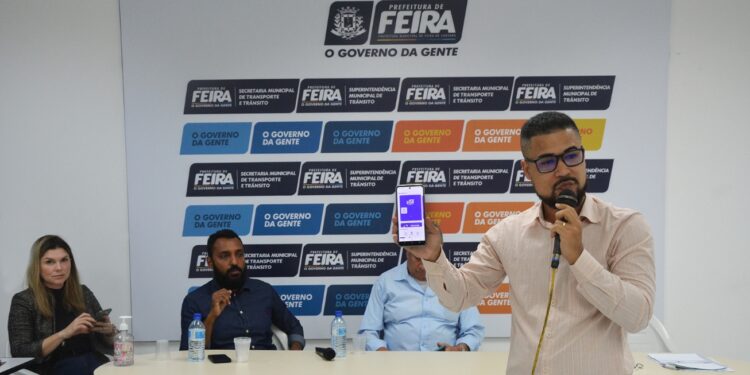 Passageiro do transporte urbano em Feira pode pagar passagem pelo PIX