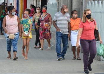 Uso de máscara deixa de ser obrigatório em Feira