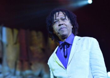 Djavan fala sobre estado de saúde após ser visto com tremores