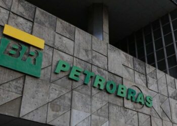 Petrobras reduz preço da gasolina em R$ 0,25 a partir desta sexta