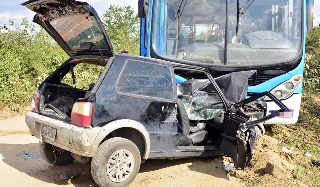 Acidente deixa 4 pessoas feridas no distrito de Maria Quitéria; entre as vítimas uma criança