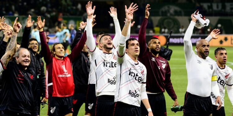 Athletico consolida espírito copeiro com Felipão e vai em busca da sonhada Libertadores