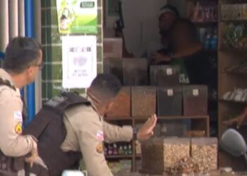 Homem armado invade loja na Bahia, faz mulheres reféns e obriga que façam transmissão ao vivo nas redes sociais