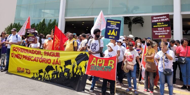 Governo da Bahia divulga lista de professores que vão receber pagamento de precatório do Fundef até final de setembro