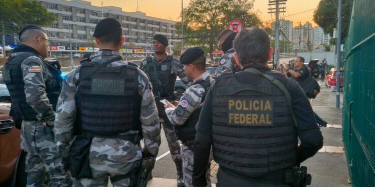 Quatro pessoas são presas durante operação contra roubos a bancos na BA; mandados de busca e apreensão também são cumpridos