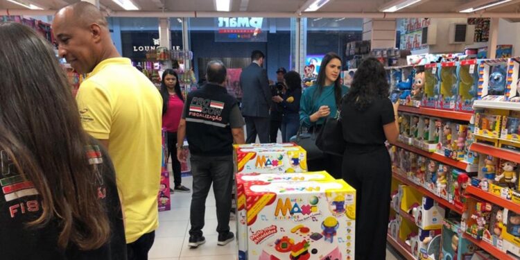 Procon fiscaliza lojas de brinquedos