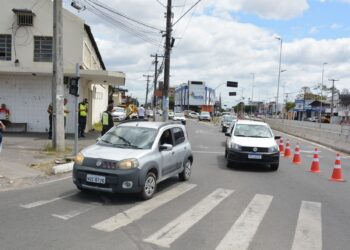 SMT adota conversão à direita livre entre as avenidas João Durval e Presidente Dutra