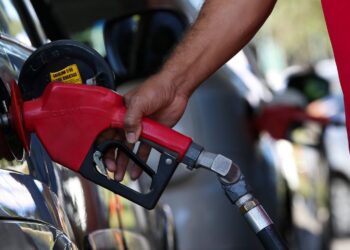 Preços do petróleo e diesel têm nova alta na Bahia; Petrobras segura valores