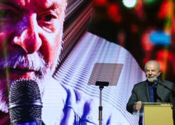 LULA É ELEITO PRESIDENTE PELA 3ª VEZ