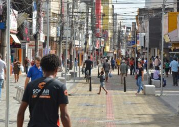 Comércio e shoppings centers autorizados a funcionar no feriado de Finados