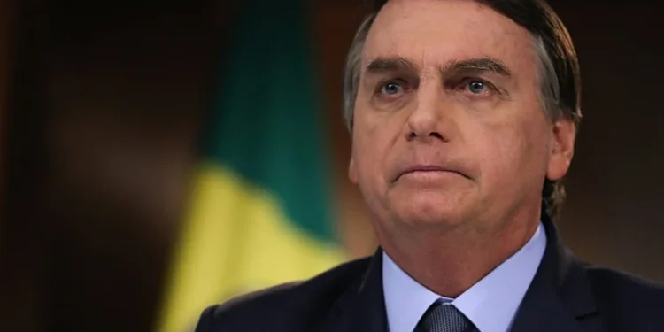 Mirando voto feminino, Bolsonaro promete 13º do Auxílio Brasil a elas