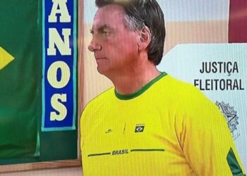 Jair Bolsonaro vota no Rio de Janeiro após falar em vencer no 1° turno