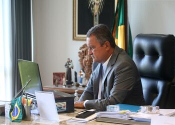 Ipec na BA: 40% consideram gestão do governador Rui Costa ótima ou boa; 23% classificam como ruim ou péssima