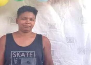 Mulher é morta a tiros em praça durante comemoração de aniversário de cidade; ex-companheira dela é suspeita