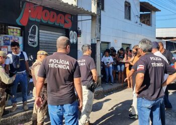 Pai e filho são mortos a tiros no conjunto Feira X