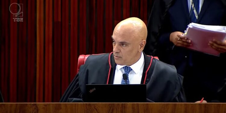 Moraes nega pedido para investigar inserções nas rádios e diz que campanha de Bolsonaro pode ter agido para ‘tumultuar’ as eleições