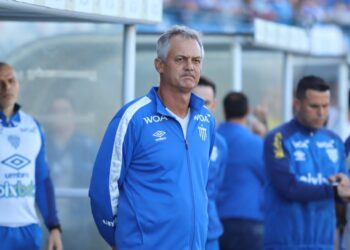 Lisca é demitido do Avaí após seis derrotas seguidas na Série A