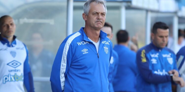 Lisca é demitido do Avaí após seis derrotas seguidas na Série A