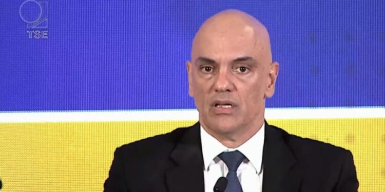 Moraes bloqueia contas de suspeitos de financiar protestos pelo país
