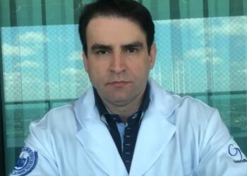 Novembro Azul: urologista alerta para a necessidade de os homens retomarem os cuidados com a própria saúde