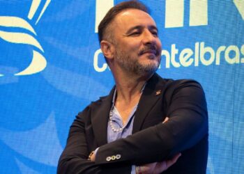 Flamengo? Jornal diz que família de Vítor Pereira pode se mudar para o Rio e indica ‘fim de entrave’ que frustrou Corinthians