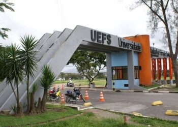 Uefs afasta cinco vigilantes após aluno relatar agressão com pontapés e socos; sindicância será instaurada
