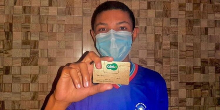 Governo deposita novo crédito do programa Bolsa Presença para famílias de estudantes da rede estadual