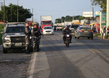 Forças policiais da Bahia desbloqueiam rodovias; estado ainda tem pontos de bloqueio feito por caminhoneiros bolsonaristas