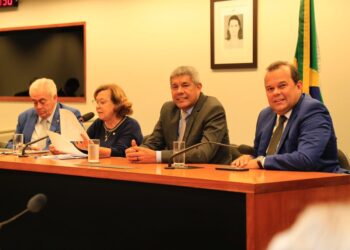Jerônimo se reúne com bancada baiana e prefeitos de cidades do interior da Bahia na Câmara dos Deputados