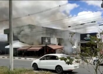 Incêndio atinge restaurante em Feira de Santana; veja vídeo
