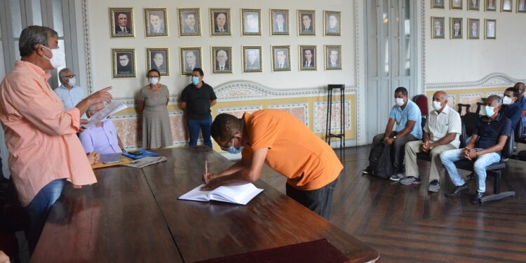 Colbert Filho dá posse a agentes regionais e distritais