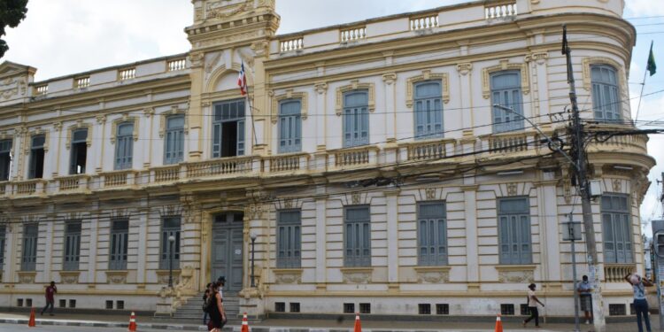 Repartições públicas municipais com expediente reduzido nesta sexta-feira