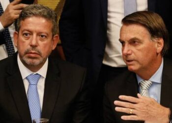 Lira concede aposentadoria a Bolsonaro; valor deve passar de R$ 30 mil