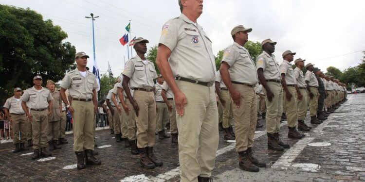 Governo da Bahia convoca mais de 90 mil candidatos para provas do concurso da PM e Corpo de Bombeiros