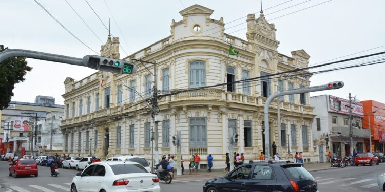 Prefeitura antecipa em sete dias salário de dezembro dos servidores