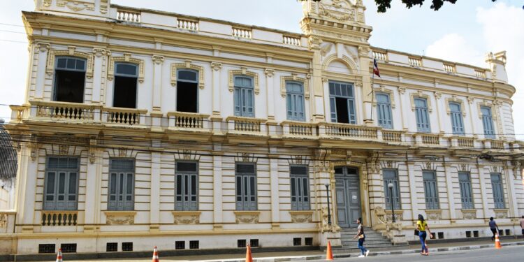 Publicado edital de processo seletivo para 486 vagas na Prefeitura de Feira