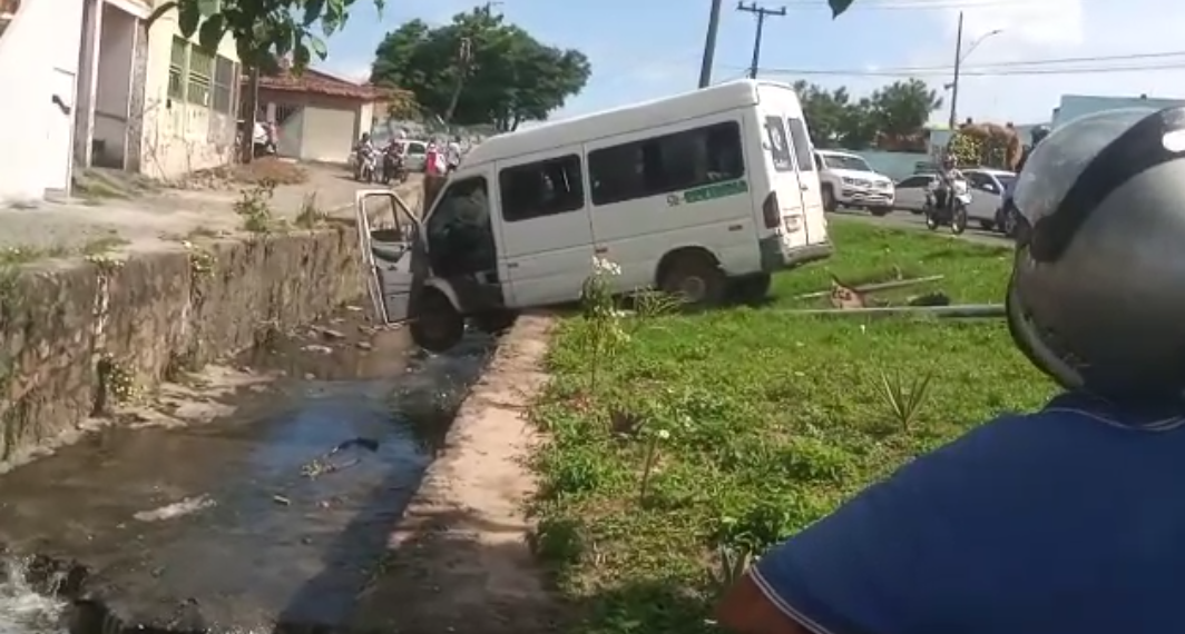 Motorista de van atropela e matar comerciante na Avenida de Canal