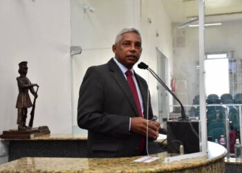 Silvio Dias questiona ausência de concurso na cidade