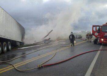 Mãe de vítima de batida com 4 mortos na BA passou pela BR-116 e viu acidente: ‘Eu não sabia que era minha família’