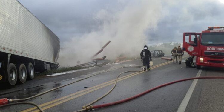 Mãe de vítima de batida com 4 mortos na BA passou pela BR-116 e viu acidente: ‘Eu não sabia que era minha família’