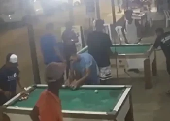 Homem é morto a tiros em bar no sul da Bahia