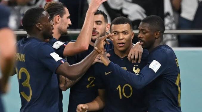 Com show de Mbappé, França vence Polônia e avança às quartas de final