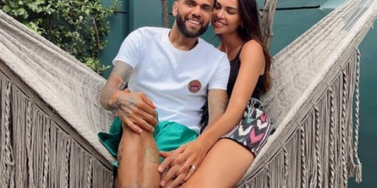 Mulher de Daniel Alves quebra o silêncio após ex-Barcelona ser detido