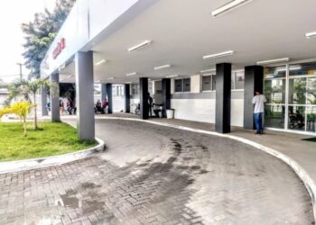 Mulher e criança esfaqueados dentro de casa no interior da Bahia são mãe e filho: ‘ficou com rostinho deformado’, diz familiar