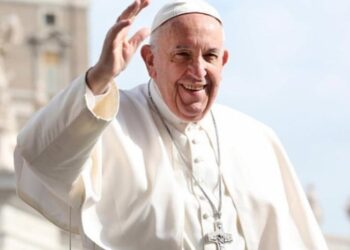 “Ser homossexual não é crime, mas é pecado”, declara Papa Francisco