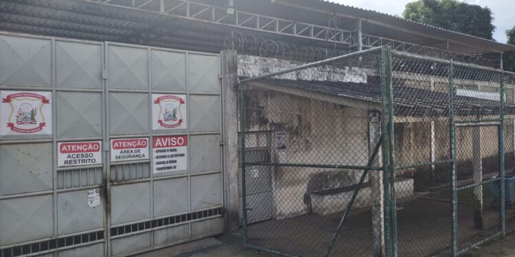 Após mortes, 25 detentos do presídio de Feira de Santana são transferidos