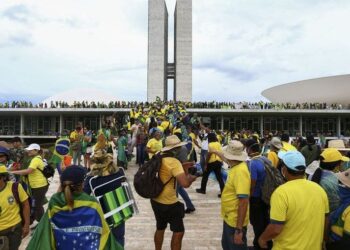 PF faz operação contra financiadores dos atos terroristas em Brasília